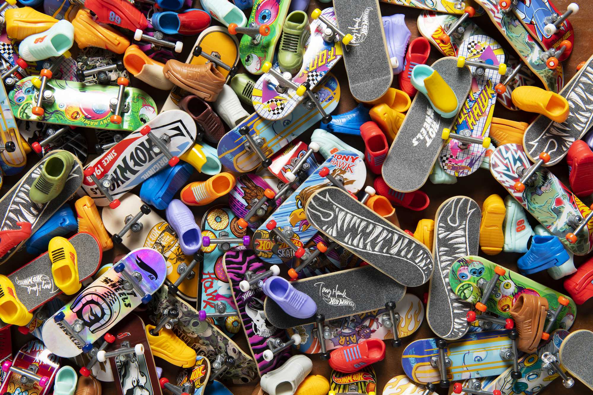 Hot Wheels Skate Vehículo de Juguete Patineta con Tenis Sorpresa
